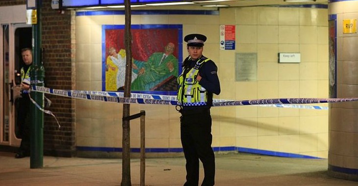 Πανικός από επίθεση με μαχαίρι στο μετρό του Λονδίνου