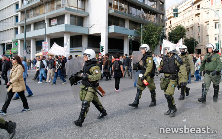 Ένταση στην πορεία της ΓΣΕΕ-ΑΔΕΔΥ στη Σταδίου