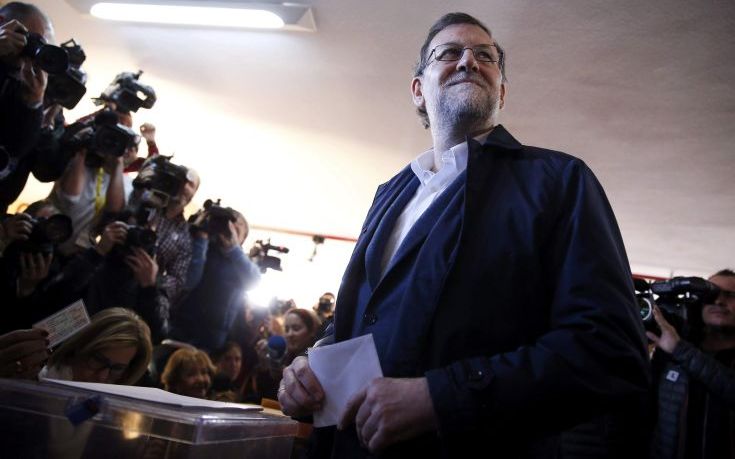 Νίκη του Ραχόι χωρίς αυτοδυναμία δείχνουν τα exit poll στην Ισπανία