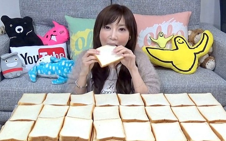 Η μικροσκοπική Γιαπωνέζα που καταβροχθίζει 100 φέτες ψωμί!