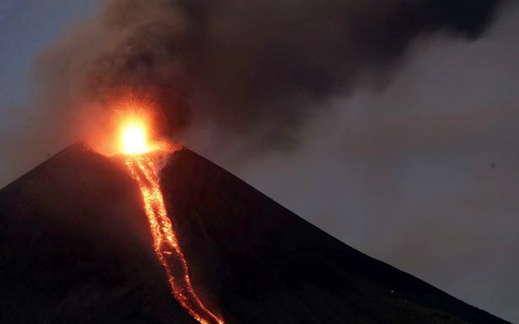Η συγκλονιστική στιγμή της έκρηξης ηφαιστείου μετά από έναν αιώνα