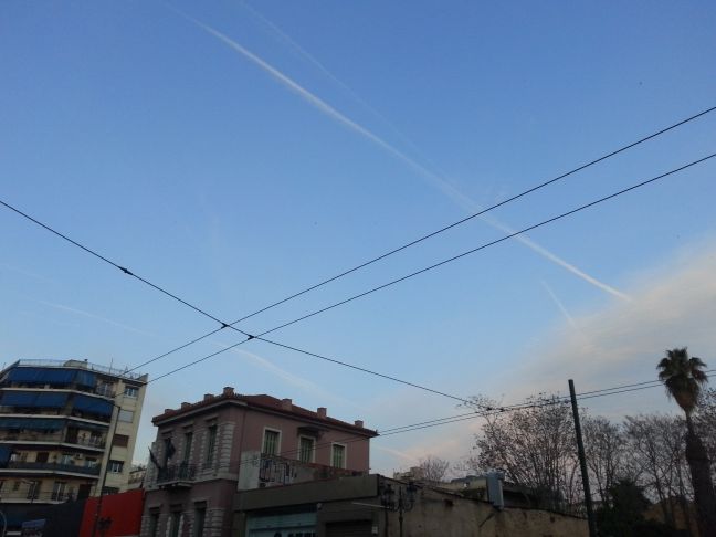 Άντε να τους πείσεις ότι δεν μας ψεκάζουν