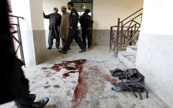 Επίθεση αυτοκτονίας με τέσσερις νεκρούς στο Πακιστάν