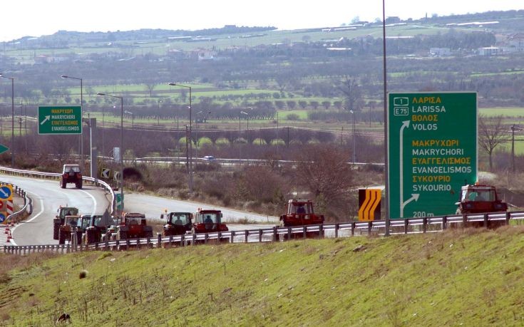 Σε «θέση μάχης» περίπου 7000 τρακτέρ στα Τέμπη