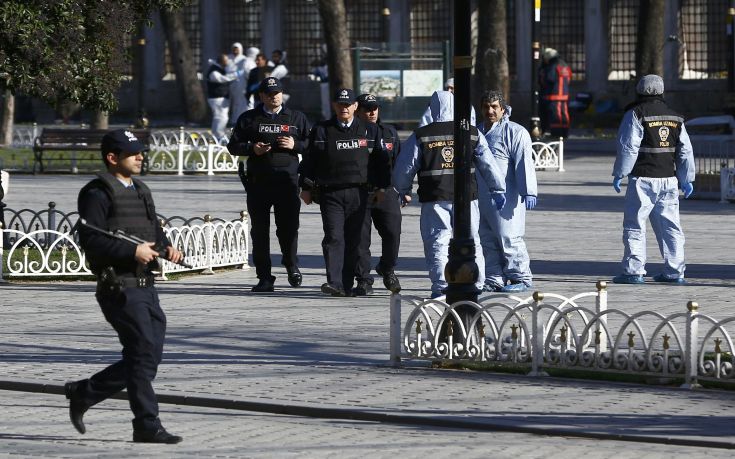 Ανησυχεί η Μέρκελ για θύματα Γερμανούς στην Κωνσταντινούπολη