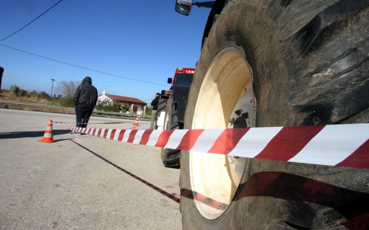 Έκλεισαν ξανά οι αγρότες της Κορινθίας την παλαιά εθνική οδό
