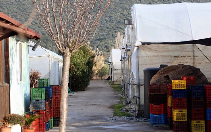 Αφυδατωμένος και τυλιγμένος μέσα σε δύο μπουφάν βρέθηκε ο μικρός Φοίβος