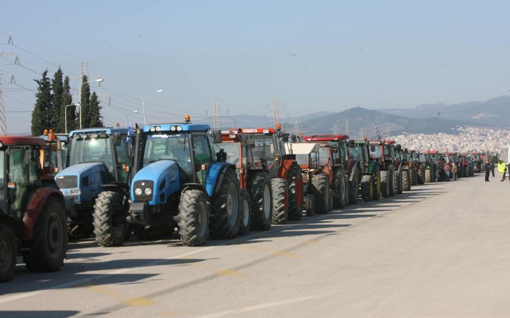 Στις 4.00 θα ανοίξουν οι αγρότες την εθνική οδό στα διόδια Νεστάνης