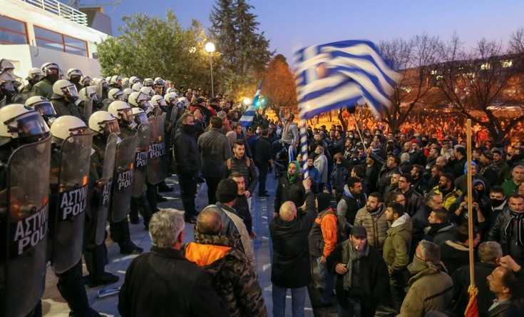 Επιστρέφουν στα μπλόκα οι αγρότες