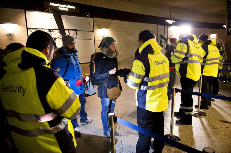 Με το σταγονόμετρο η είσοδος προσφύγων στη Σουηδία