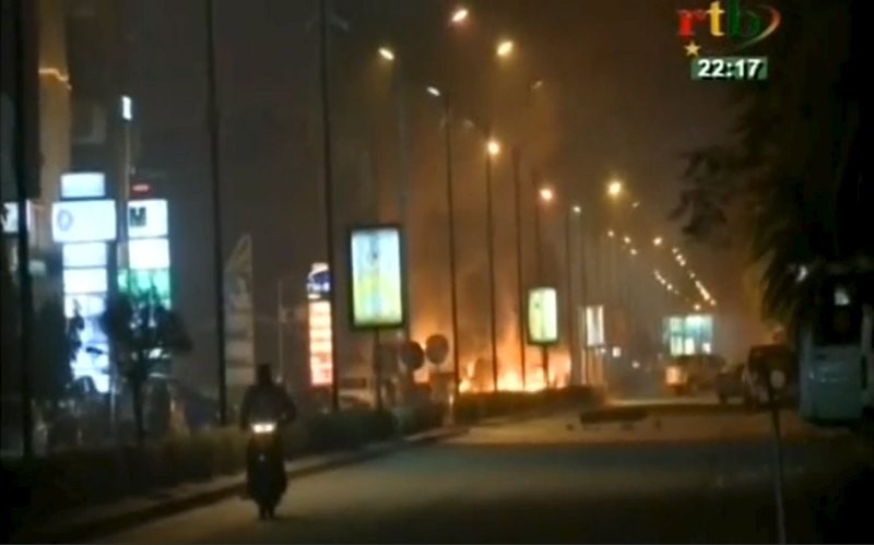 Εκρηκτικά στους πάνω ορόφους του ξενοδοχείου στη Μπουρκίνα Φάσο