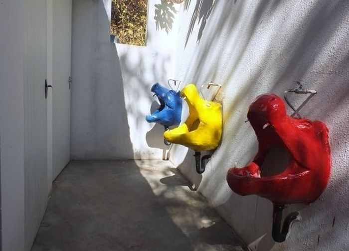 absurd_urinals_on_the_planet_04