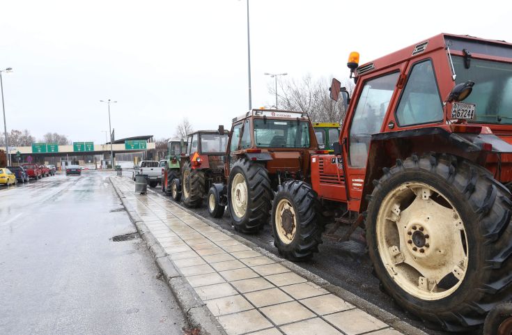 «Πολιορκία» του «Μακεδονία» επιχειρούν οι αγρότες