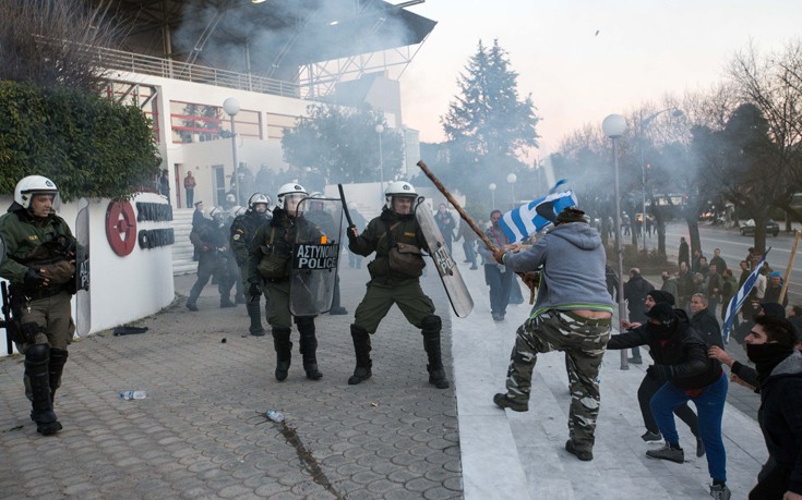 Φωτογραφίες από τον «πόλεμο» αγροτών-αστυνομίας στη Θεσσαλονίκη