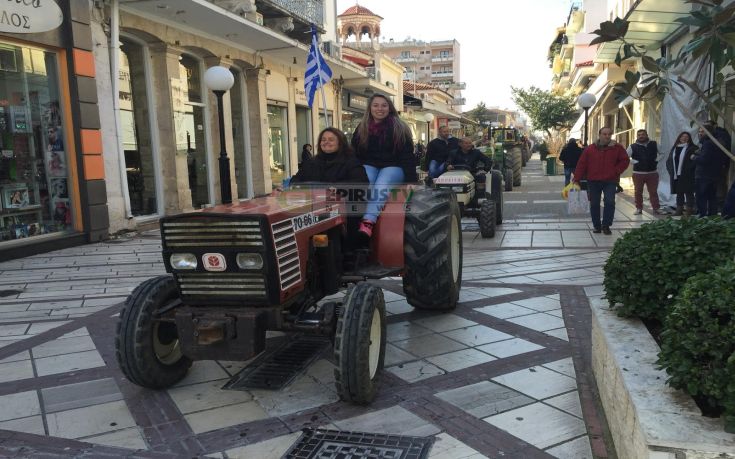 Η νεαρή αγρότισσα που έκλεψε την παράσταση στην Άρτα