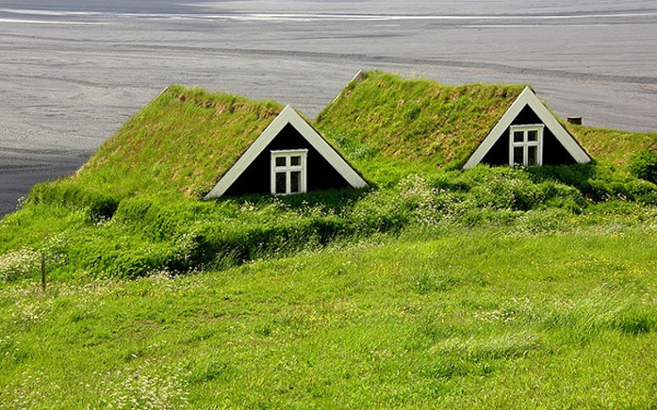 Τα εντυπωσιακά πράσινα σπίτια της Ισλανδίας