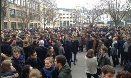 Εκκένωση λυκείων στο Παρίσι μετά από απειλές για βόμβα