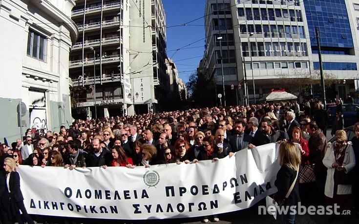 Στα «κάγκελα» οι δικηγόροι για το Ασφαλιστικό