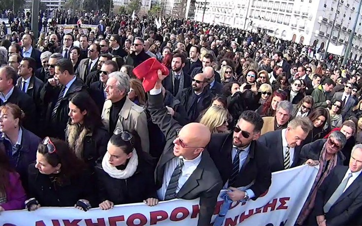 Στη Βουλή οι ογκώδεις συγκεντρώσεις διαμαρτυρίας ενάντια στο ασφαλιστικό