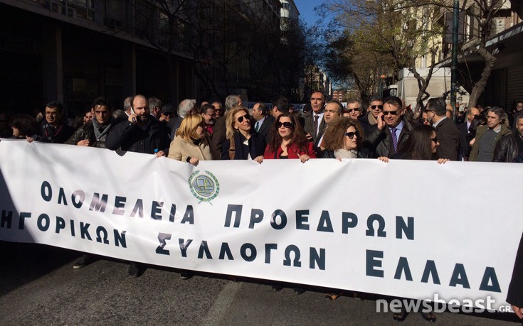 Σε εξέλιξη η συγκέντρωση των δικηγόρων