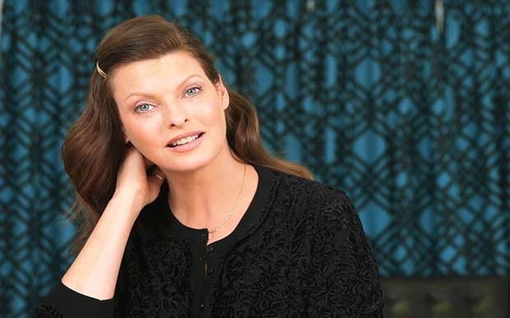 «Βουτιά» στο χιόνι με το σορτσάκι