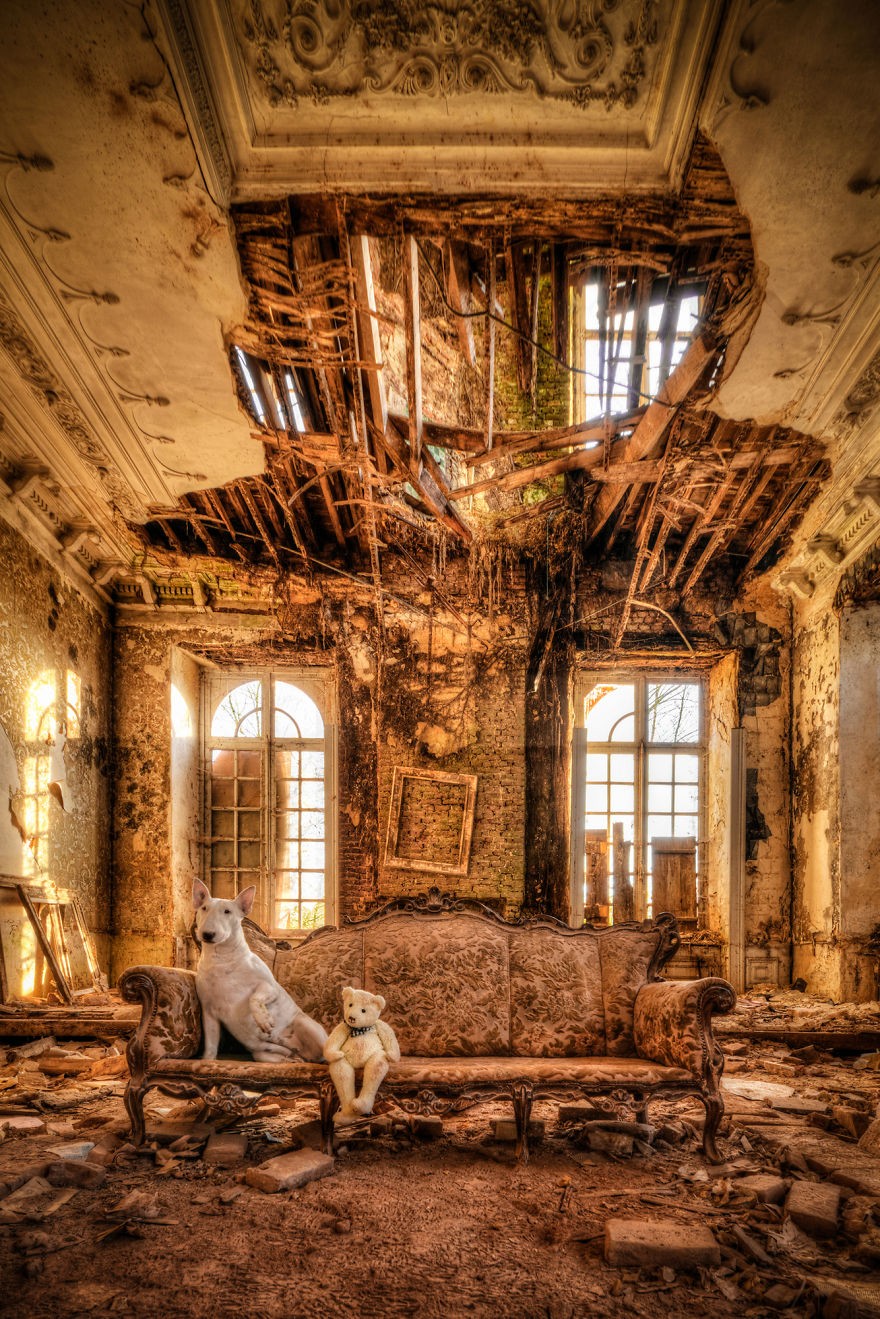 me-and-my-dog-explore-abandoned-places-across-europe-15__880 me-and-my-dog-explore-abandoned-places-across-europe-15__880