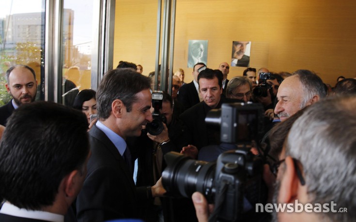 Έφτασε στα γραφεία της ΝΔ ο Κυριάκος Μητσοτάκης