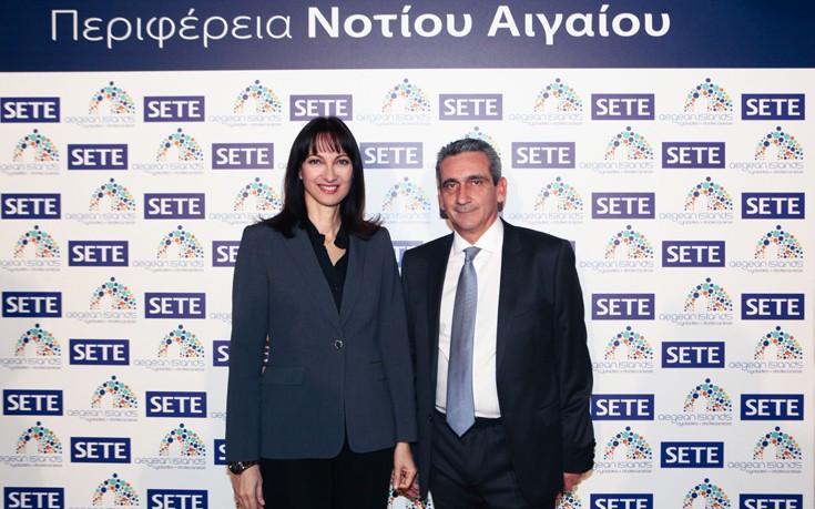 από αριστερά προς τα δεξιά κ. Έλενα Κουντουρά - Αν. Υπουργός Τουρισμού, κ. Γιώργος Χατζημάρκος - Περιφερειάρχης Νοτίου Αιγαίου από αριστερά προς τα δεξιά κ. Έλενα Κουντουρά - Αν. Υπουργός Τουρισμού, κ. Γιώργος Χατζημάρκος - Περιφερειάρχης Νοτίου Αιγαίου