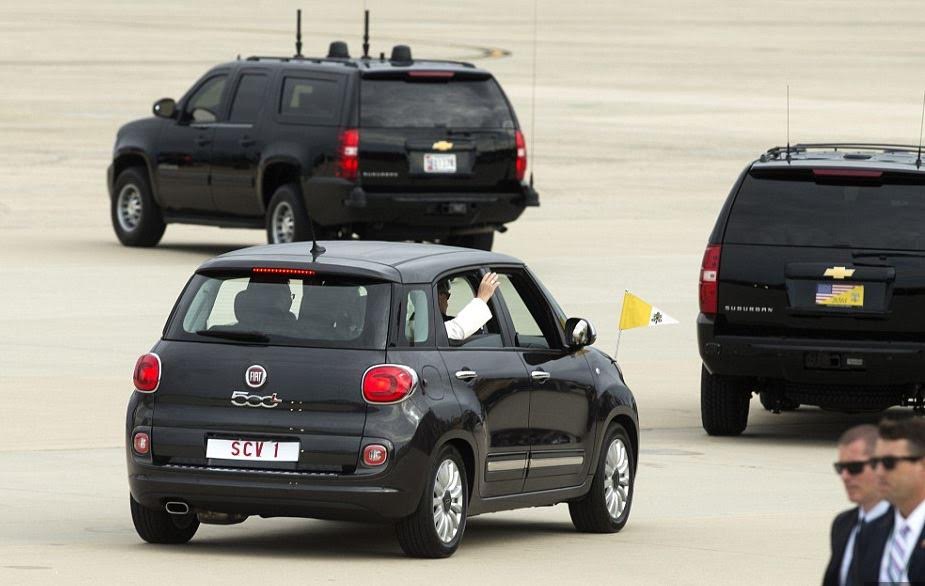 Το μαύρο Fiat του Πάπα έπιασε 82.000 δολάρια