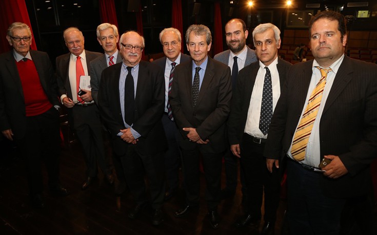 Αθανάσιος Χ. Παπανδρόπουλος, Λεωνίδας-Φοίβος Κόσκος, Κώστας Δούκας, Θάνος Βερέμης, Τάσος Παπαδόπουλος, Φάνης Ζουρόπουλος, Δημήτρης Μαρκόπουλος, Στέφανος Κοτζαμάνης, Ανέστης Ντόκας Αθανάσιος Χ. Παπανδρόπουλος, Λεωνίδας-Φοίβος Κόσκος, Κώστας Δούκας, Θάνος Βερέμης, Τάσος Παπαδόπουλος, Φάνης Ζουρόπουλος, Δημήτρης Μαρκόπουλος, Στέφανος Κοτζαμάνης, Ανέστης Ντόκας