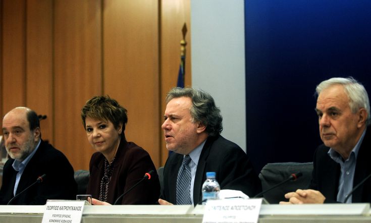 ΠΑΣΟΚ για Ασφαλιστικό: Τέσσερις υπουργοί με περισσή αλαζονεία