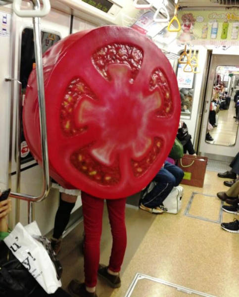 the_most_outlandish_things_you_will_ever_see_on_the_nyc_subway_640_02