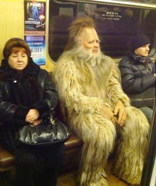 the_most_outlandish_things_you_will_ever_see_on_the_nyc_subway_640_13