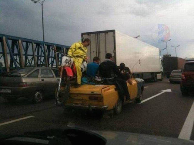 this_is_just_another_ordinary_day_on_the_streets_640_16