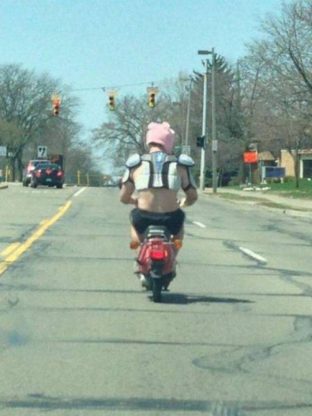 this_is_just_another_ordinary_day_on_the_streets_640_17