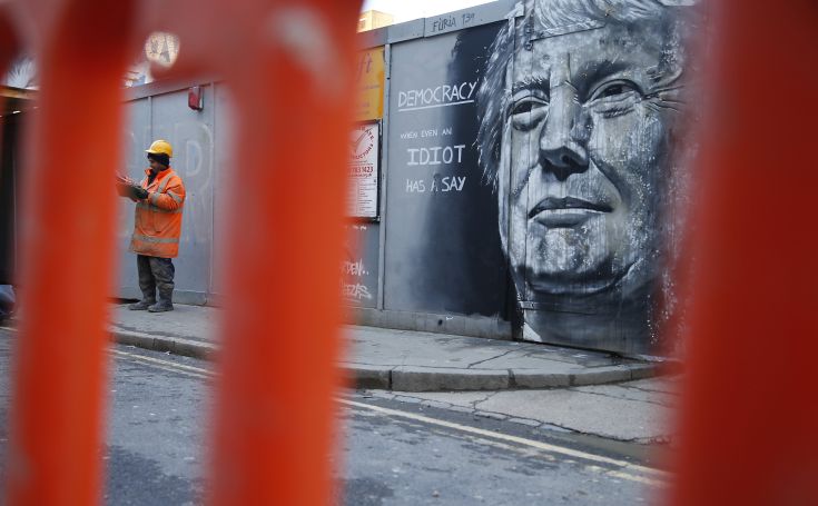 Ο Ντόναλντ Τραμπ έγινε γκράφιτι σε τοίχο στο Λονδίνο