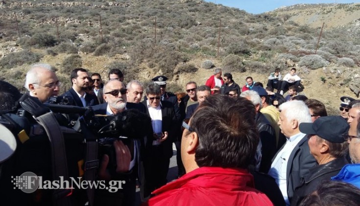 «Μπλόκο» αγροτών στον Παναγιώτη Κουρουμπλή