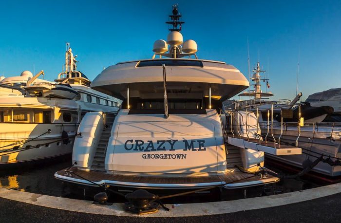 yacht_name_02 yacht_name_02