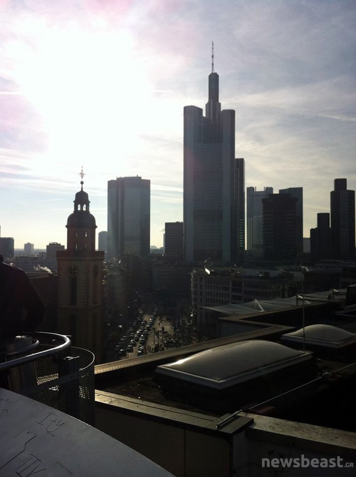 Η θέα στους Ουρανοξύστες από την περιοχή του Zeil Η θέα στους Ουρανοξύστες από την περιοχή του Zeil