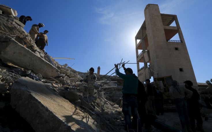 Σκοτώθηκαν 13 μέλη οικογένειας σε επιδρομές στη Συρία