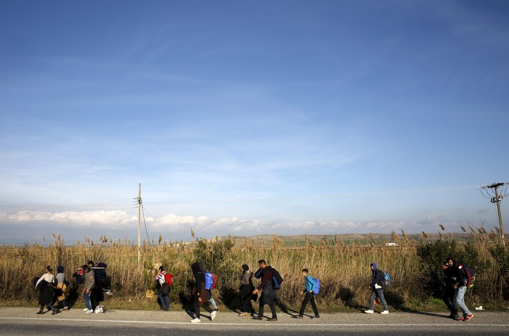 Μετανάστες και πρόσφυγες χωρίς χαρτιά εντοπίστηκαν να περπατούν στην Εγνατία Οδό