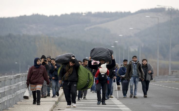 Πρόσφυγες απέκλεισαν την παλιά εθνική οδό Θεσσαλονίκης &#8211; Αλεξάνδρειας