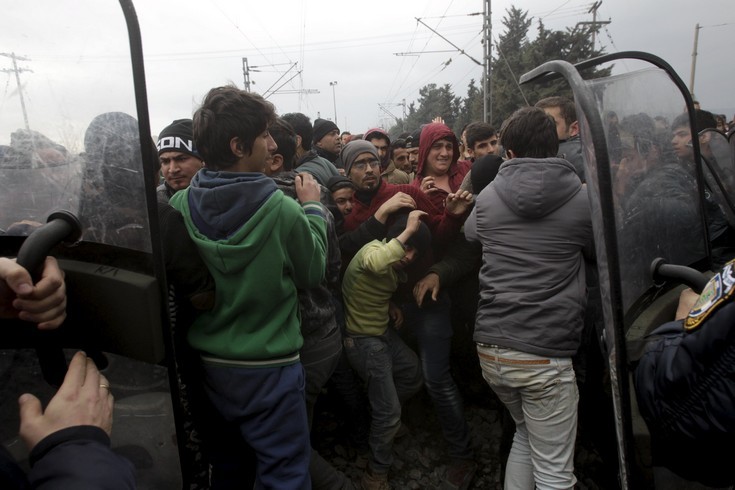 Εκρηκτική η κατάσταση με μετανάστες και πρόσφυγες