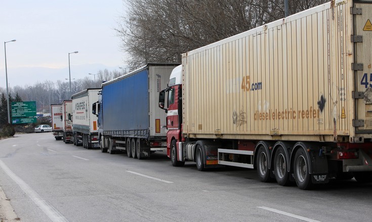 Χάος με τα μπλόκα στα τελωνεία