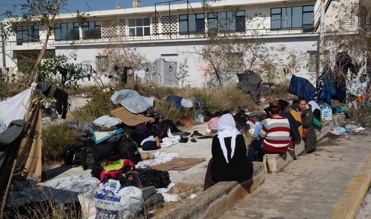 Πρόσφυγας στο Ελληνικό: Όλοι χάνουν τα λογικά τους εδώ