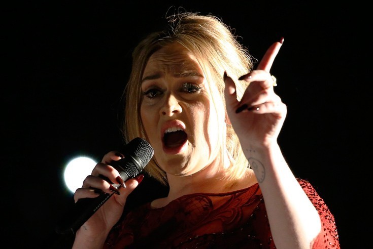 Γιατί ήταν παράφωνη η Adele στα Grammy