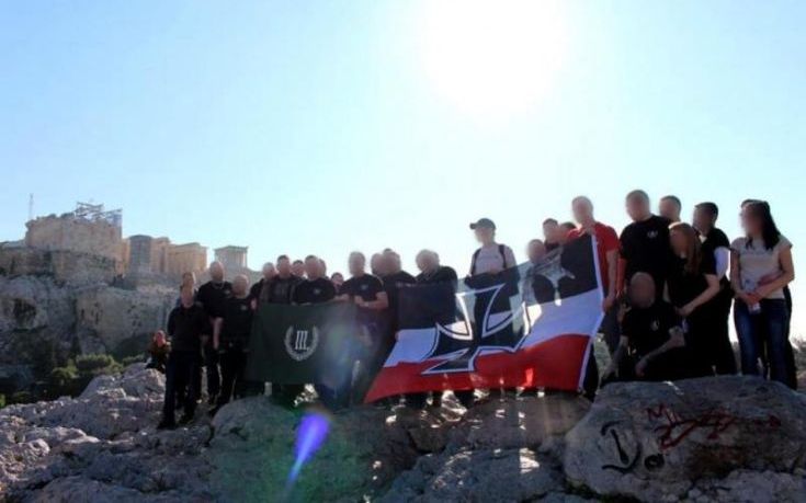 Γερμανοί νεοναζί σήκωσαν σημαία του Ράιχ στην Ακρόπολη