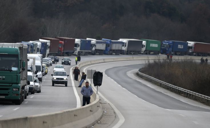 Η Βουλγαρία διαμαρτύρεται για τη ζημιά από τα μπλόκα