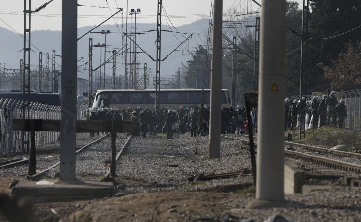 Σημάδια ότι κλείνουν τα σύνορα για όλους τους πρόσφυγες