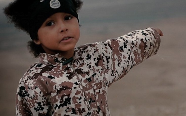 Βίντεο φρίκης με 4χρονο να ανατινάζει τέσσερις κρατούμενους του ISIS